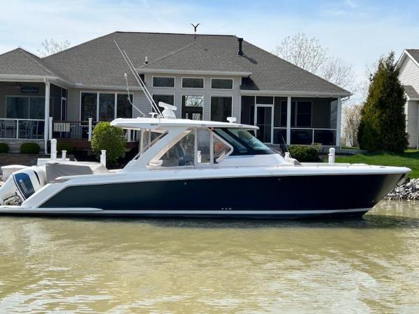 Tiara Sport 38 LS 2019 Tiara Sport 38 LS boat docked near a lakeside house.