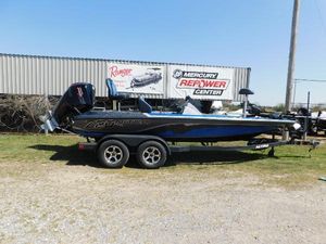 Nitro Z20 XL Pro 2025 Nitro Z20 XL Pro boat parked outdoors near Mercury Repower Center.