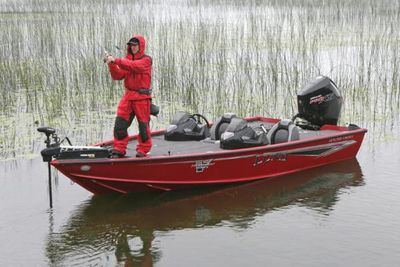 Lund 1875 PRO-V MUSKY Boat
