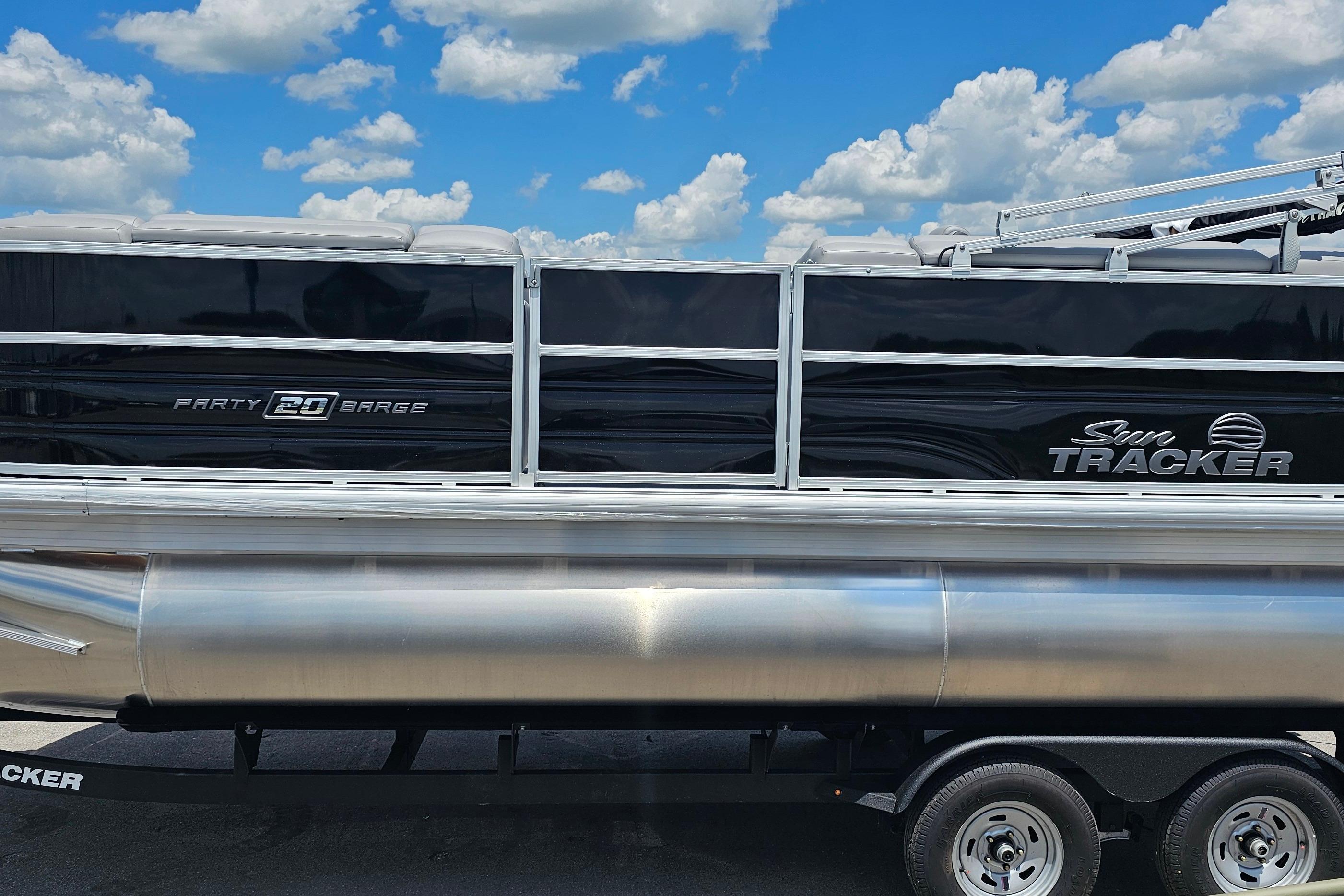 2026 Sun Tracker Party Barge 20 DLX