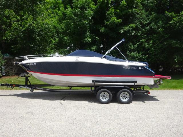 2015 Four Winns Sundowner 235