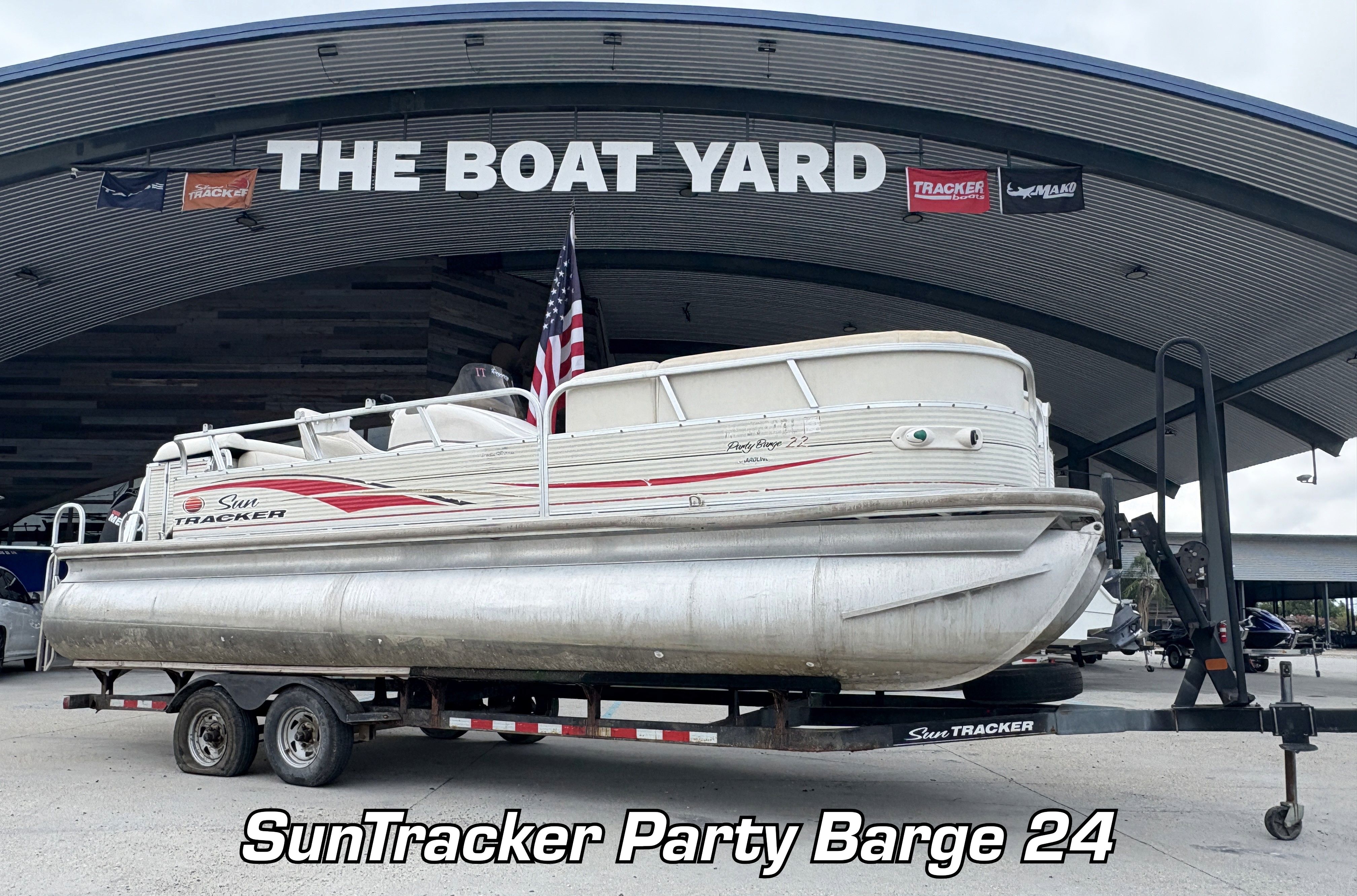 Sun Tracker Party Barge 24