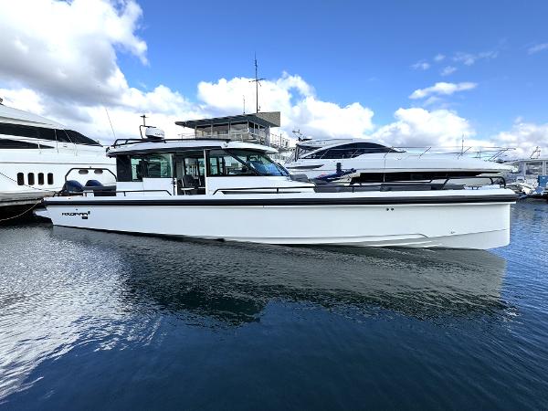 2019 Axopar 37 Sport Cabin