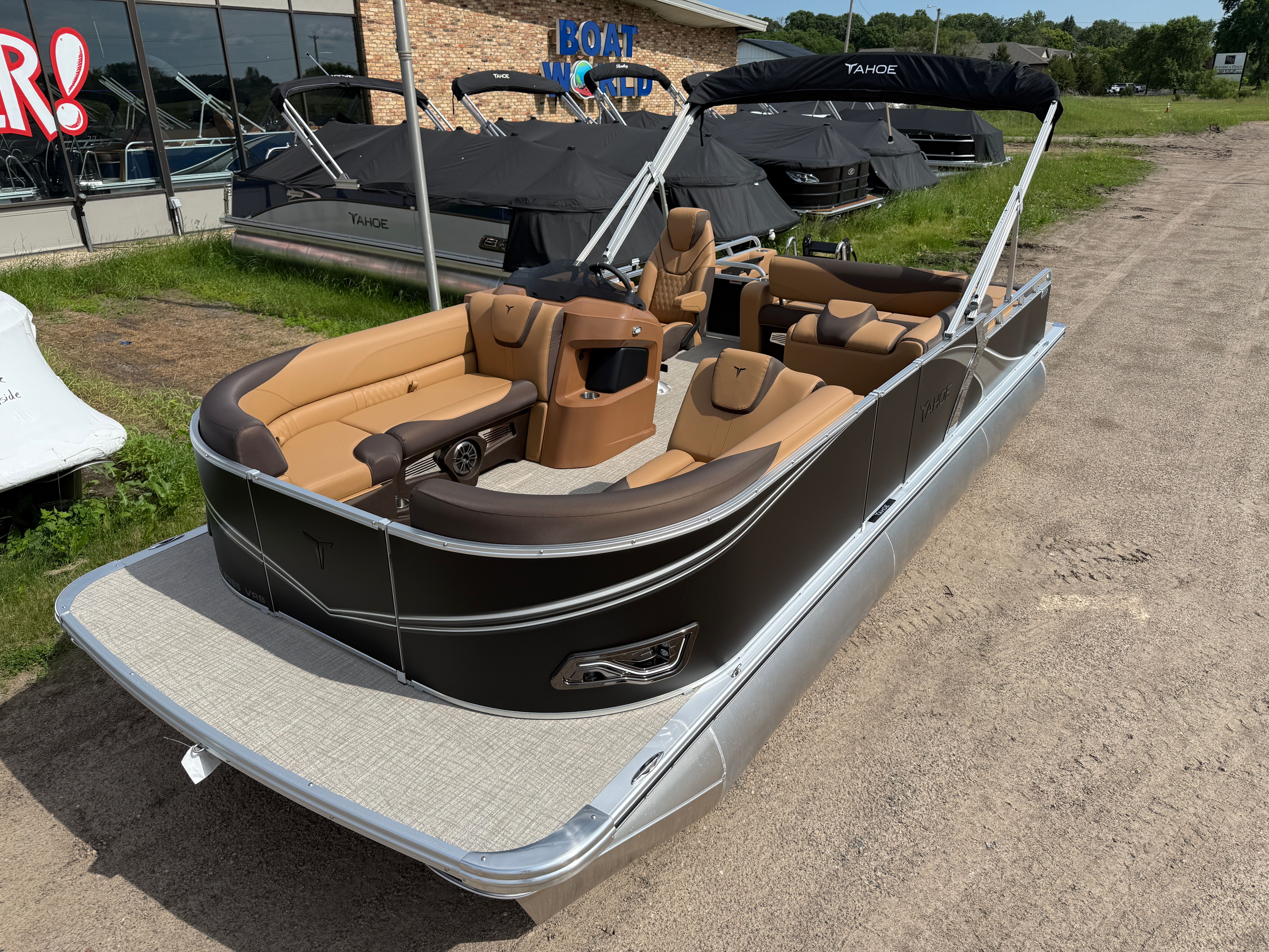 2025 Tahoe LTZ 2385 Swingback (VRB) & Honda 4-Stroke EFI
