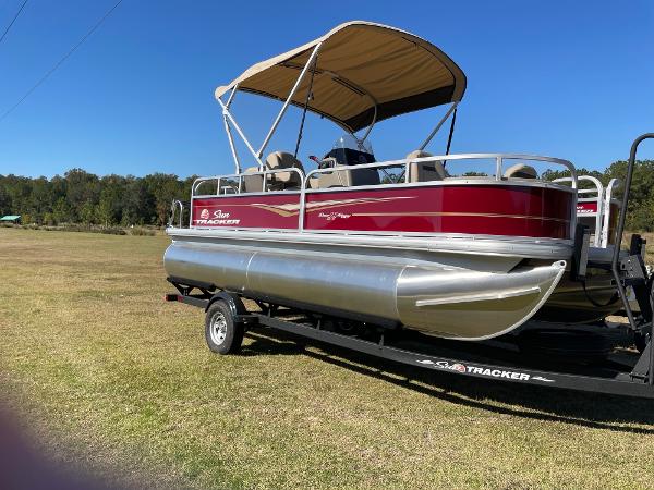 2025 Sun Tracker Bass Buggy 18 DLX