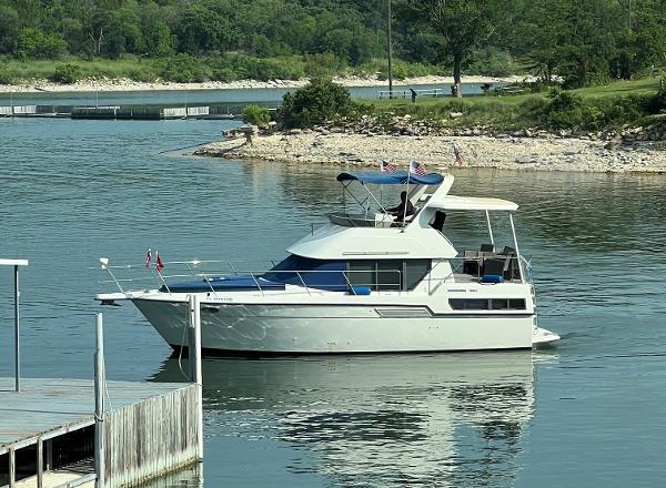 1994 Carver 350 Aft Cabin