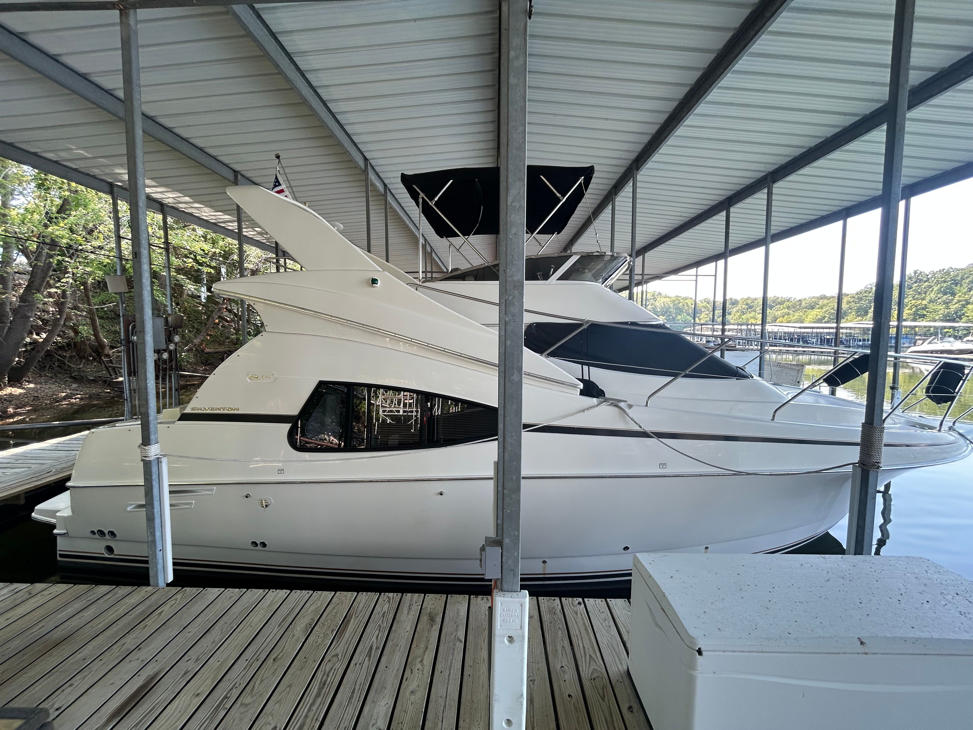 2002 Silverton 330 Sport Bridge