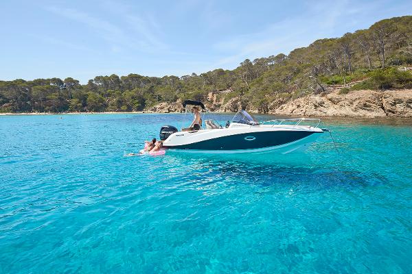 Quicksilver Activ 675 Sundeck