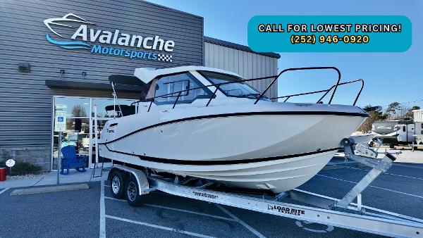 Bayliner TROPHY 23 EXPLORER 2025 Bayliner TROPHY 23 EXPLORER boat on trailer at Avalanche Motorsports.