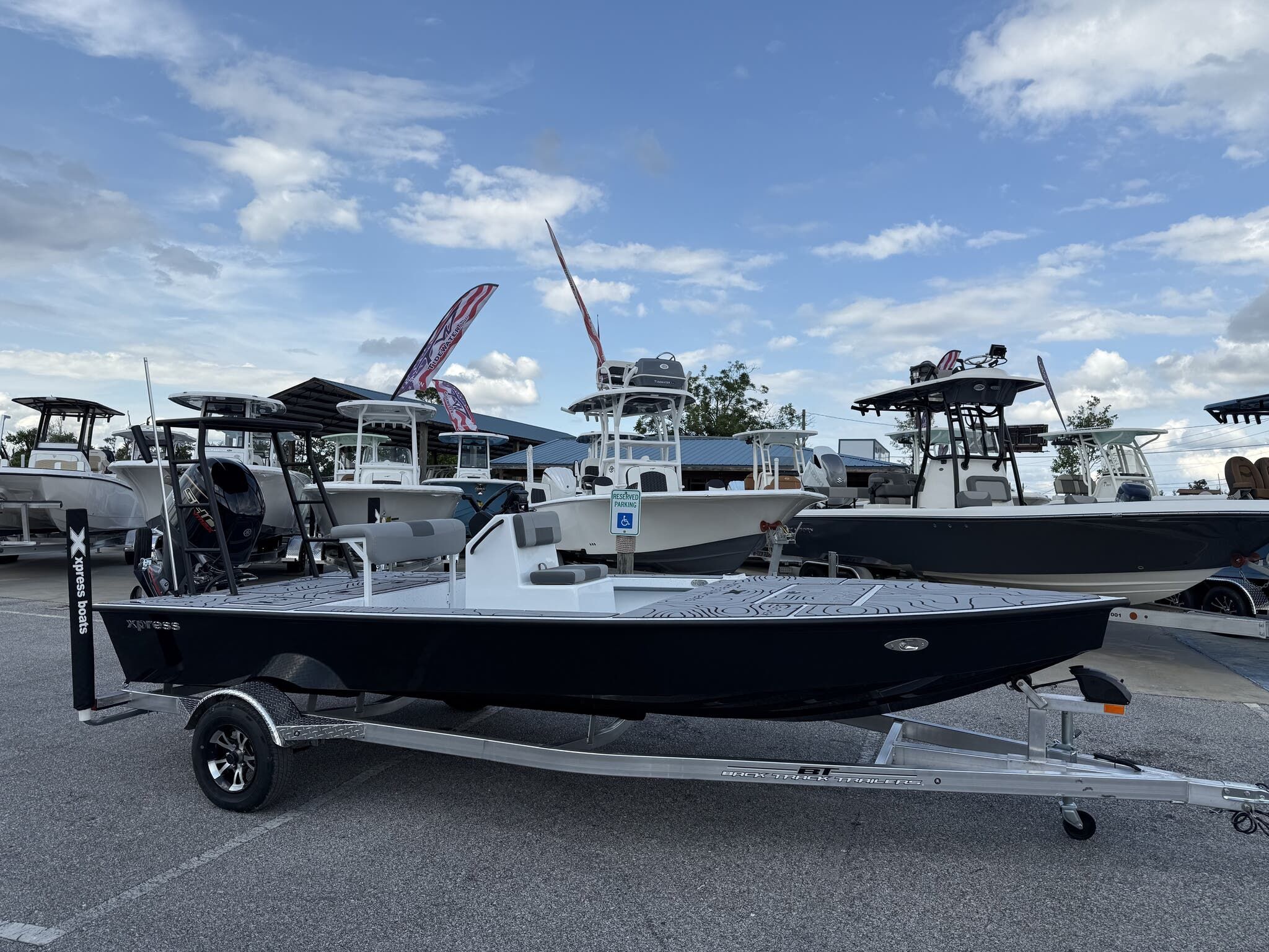Xpress Skiff 185