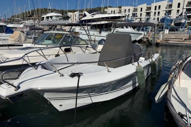 2010 White Shark 226