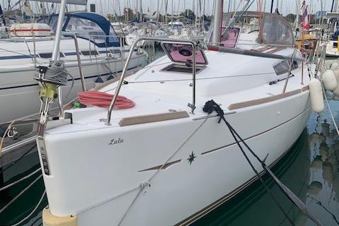 Jeanneau Sun Odyssey 33i 2012 Jeanneau Sun Odyssey 33i sailboat docked in marina, side view.
