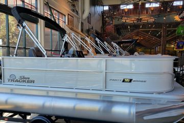 2026 Sun Tracker Party Barge 16 DLX