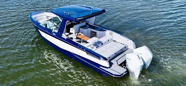 2022 Aviara AV 32 OUTBOARD w JOYSTICK