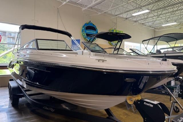 2025 Sea Ray SPX 230