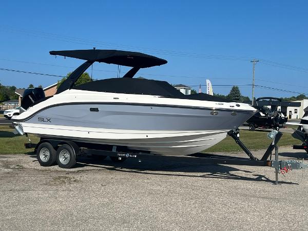 2024 Sea Ray SLX 260 Outboard