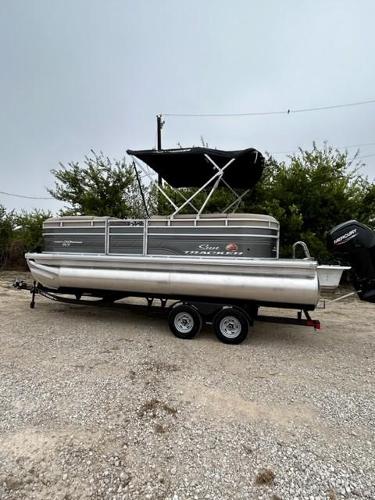 2024 Sun Tracker Party Barge 20 DLX