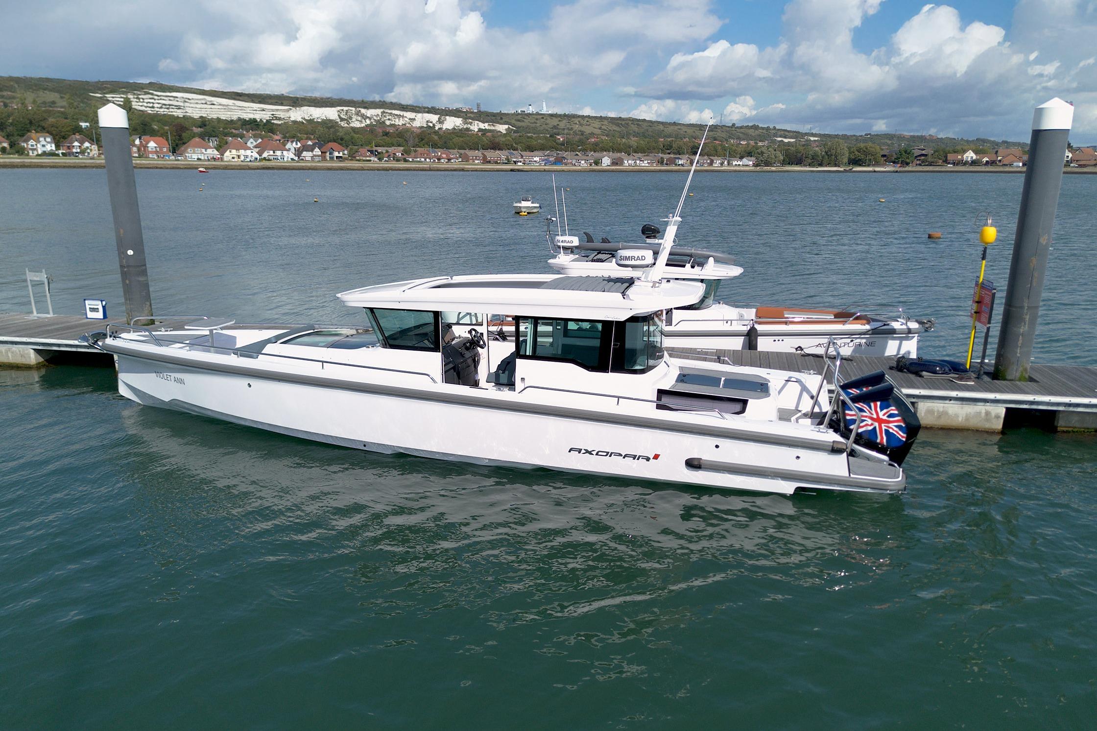 2022 Axopar 37XC CROSS CABIN
