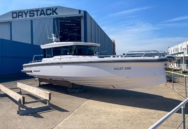 2022 Axopar 37XC CROSS CABIN