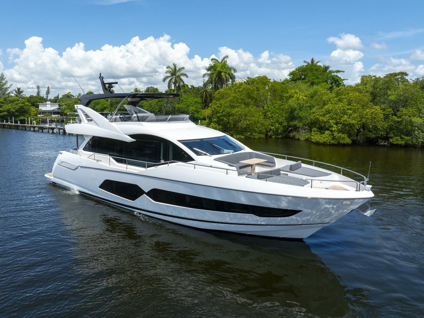 2026 Sunseeker 76 Yacht