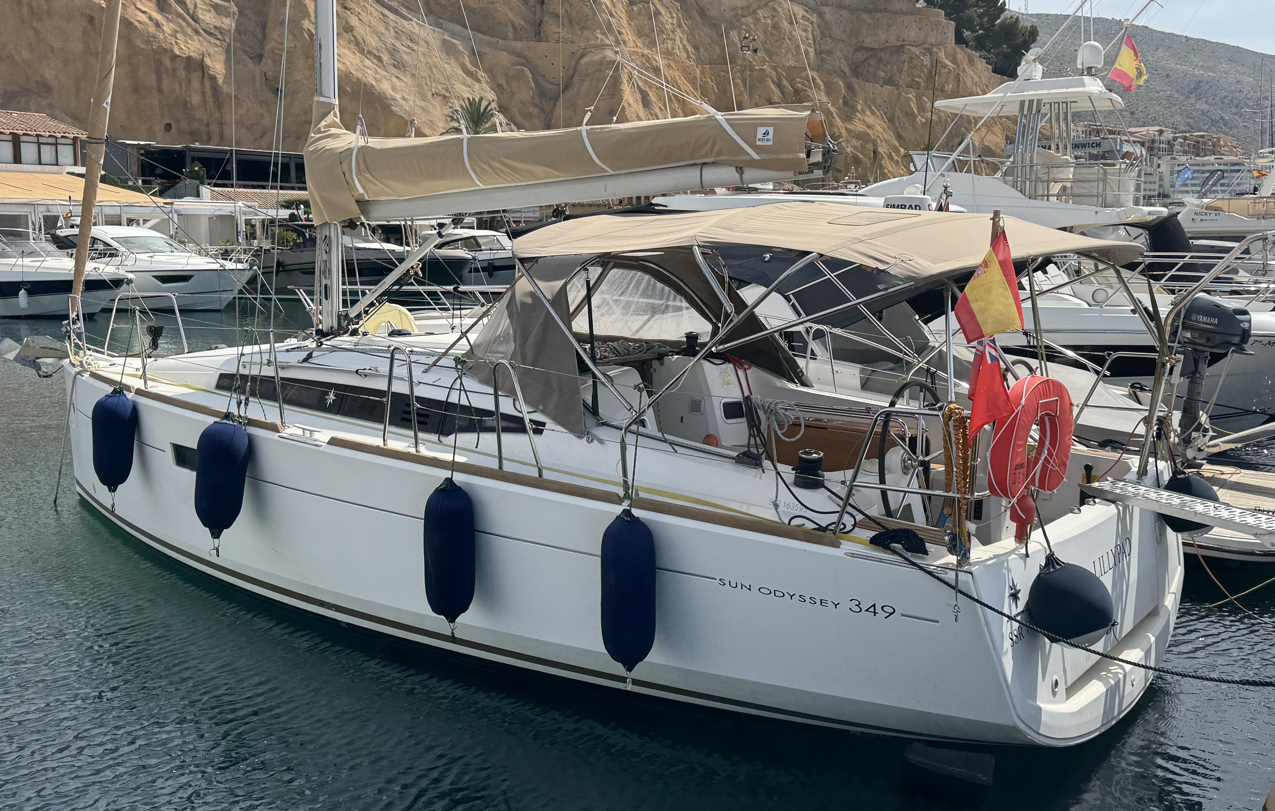 2016 Jeanneau Sun Odyssey 349