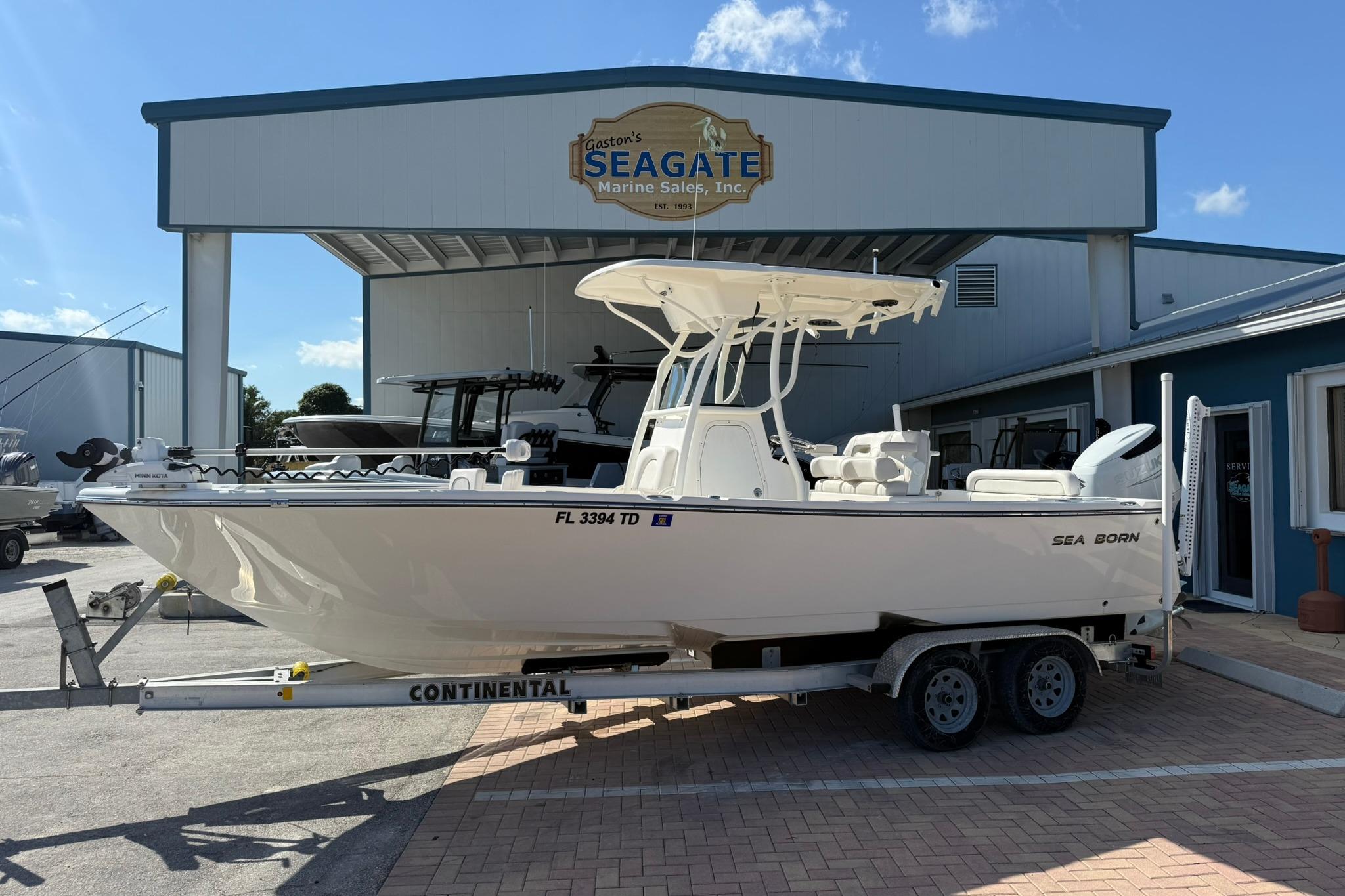 2022 Sea Born LX24 Center Console