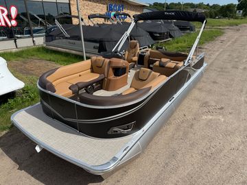 2025 Tahoe LTZ 2385 Swingback (VRB) & Honda 4-Stroke EFI