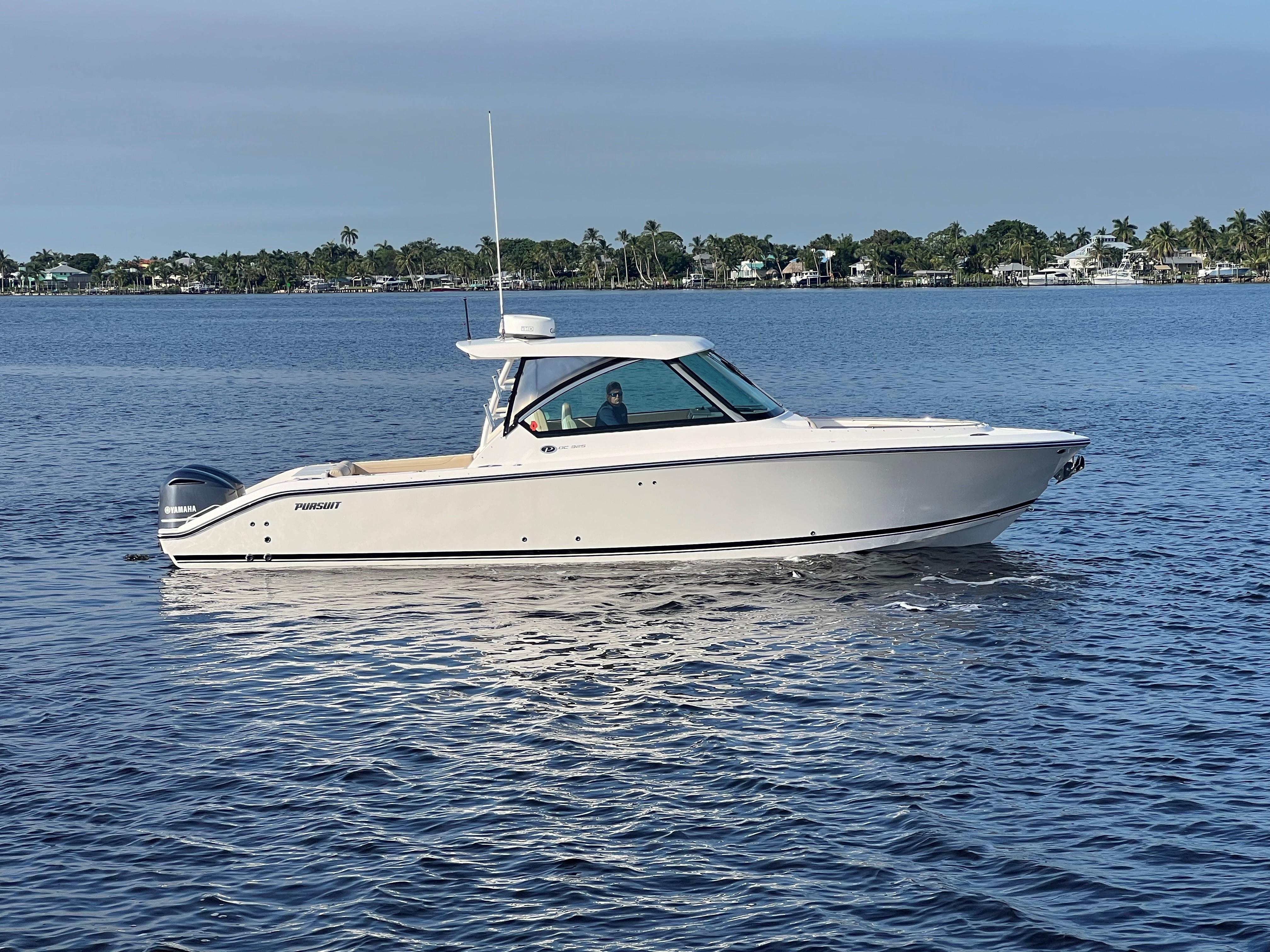 2015 Pursuit 325DC