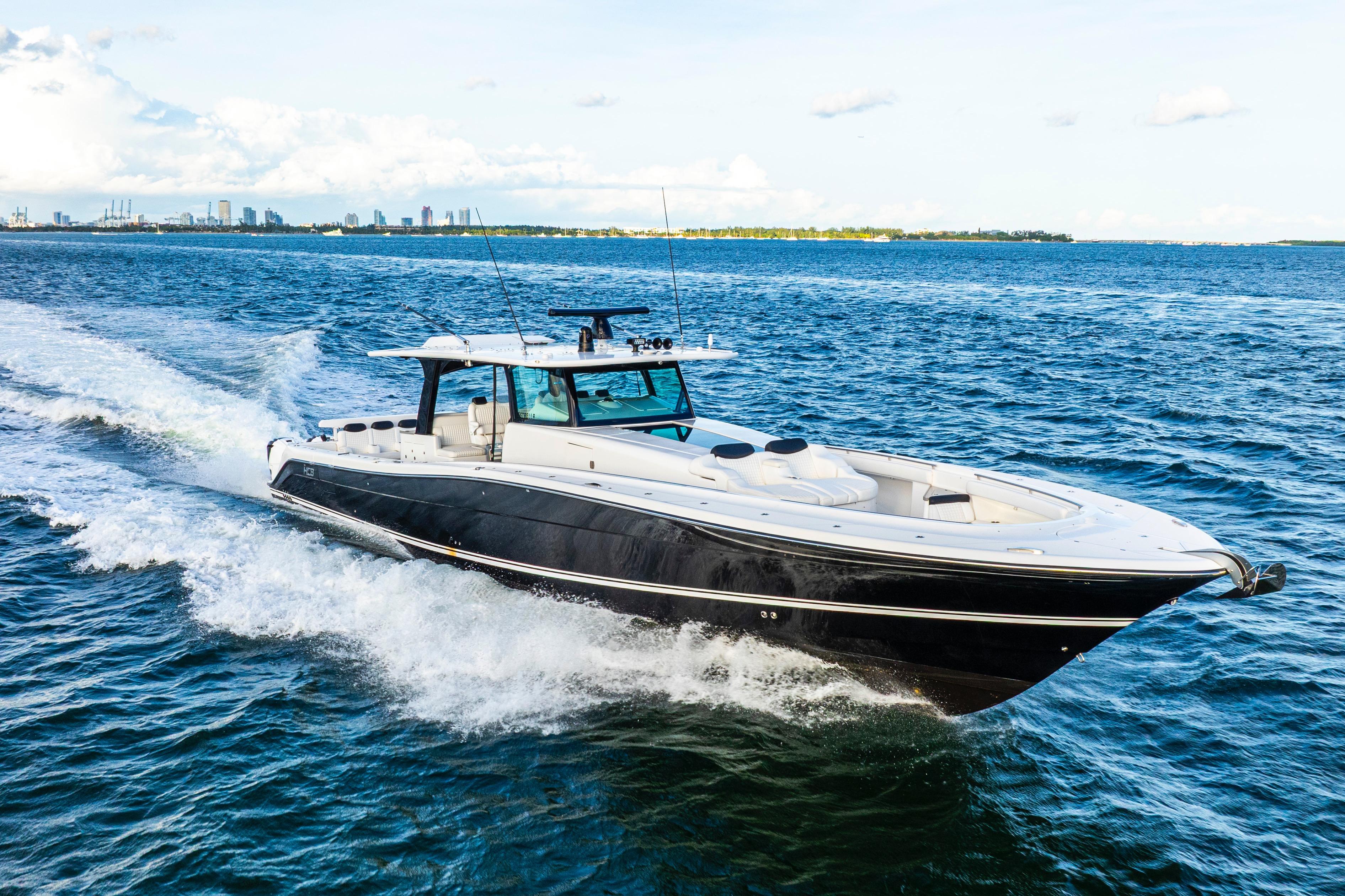 HCB 65 Estrella 2021 HCB 65 Estrella cruising on open water, showcasing sleek design and powerful performance.