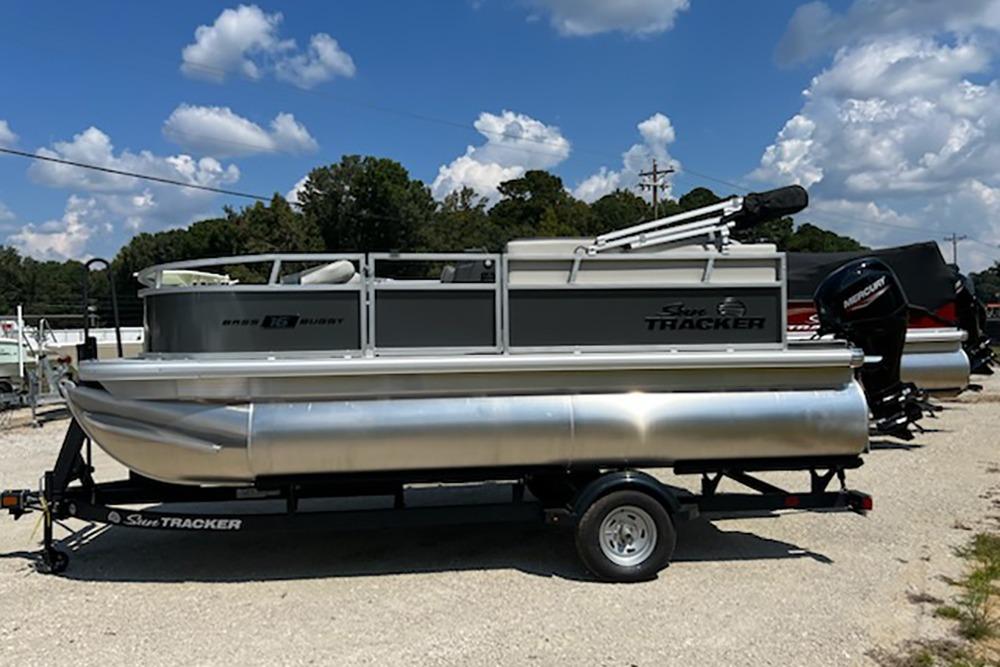 Sun Tracker Bass Buggy 16 XL Select 2026 Sun Tracker Bass Buggy 16 XL Select pontoon boat on trailer, under blue sky.