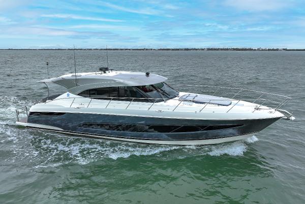 2021 Riviera 5400 Sport Yacht