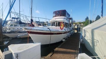 1987 Nova 36 Tri Cabin