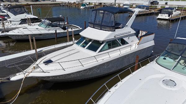 1989 Sea Ray 380 Aft Cabin