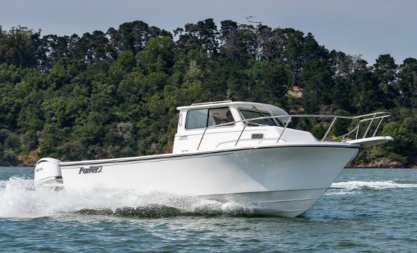 Parker 2520 XLD Sport Cabin 2024 Parker 2520 XLD Sport Cabin boat cruising on a lake with forested background.