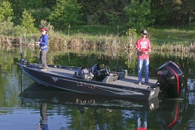 Lund 1875 Pro-V Bass Boat