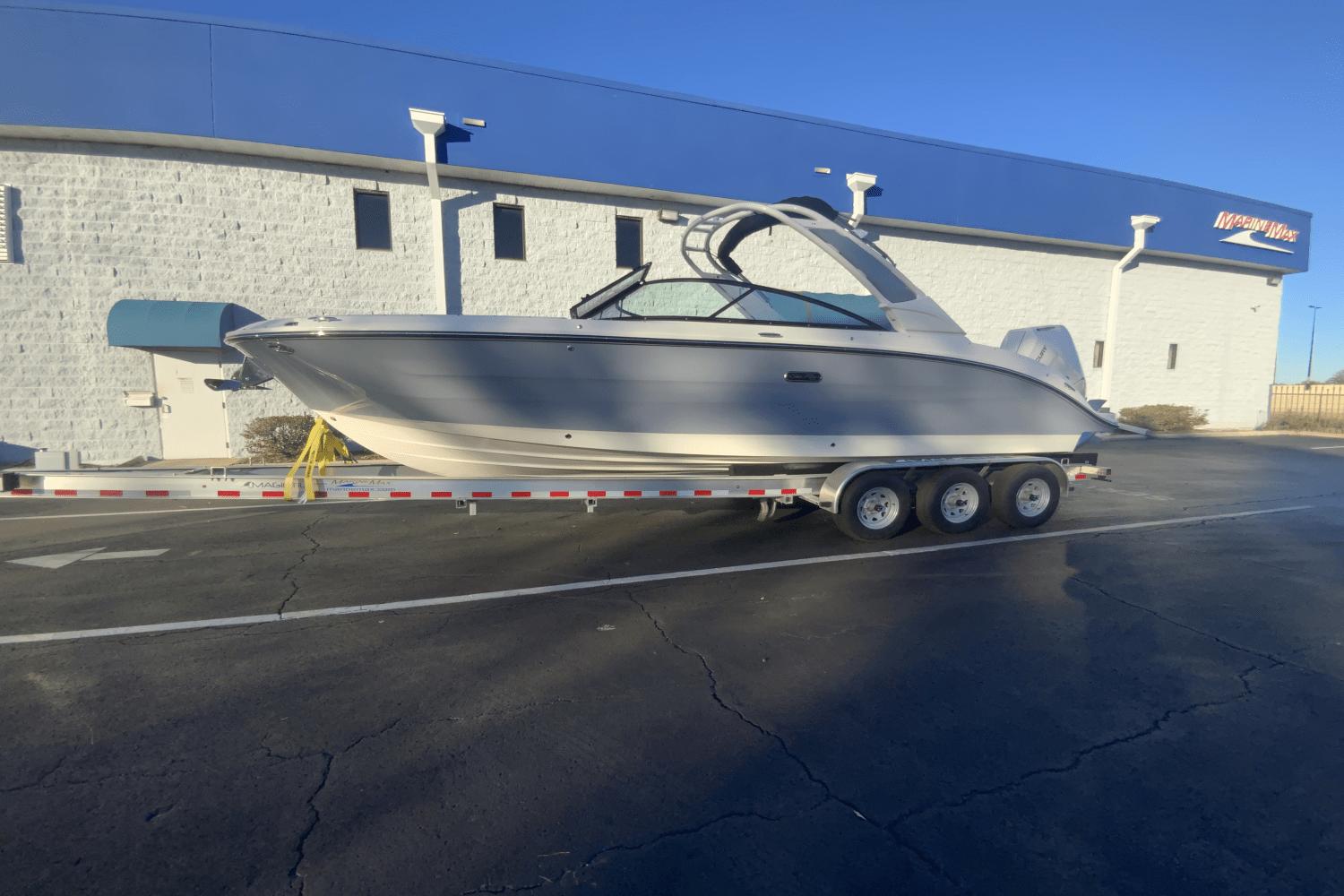 2025 Sea Ray SDX 270 Outboard