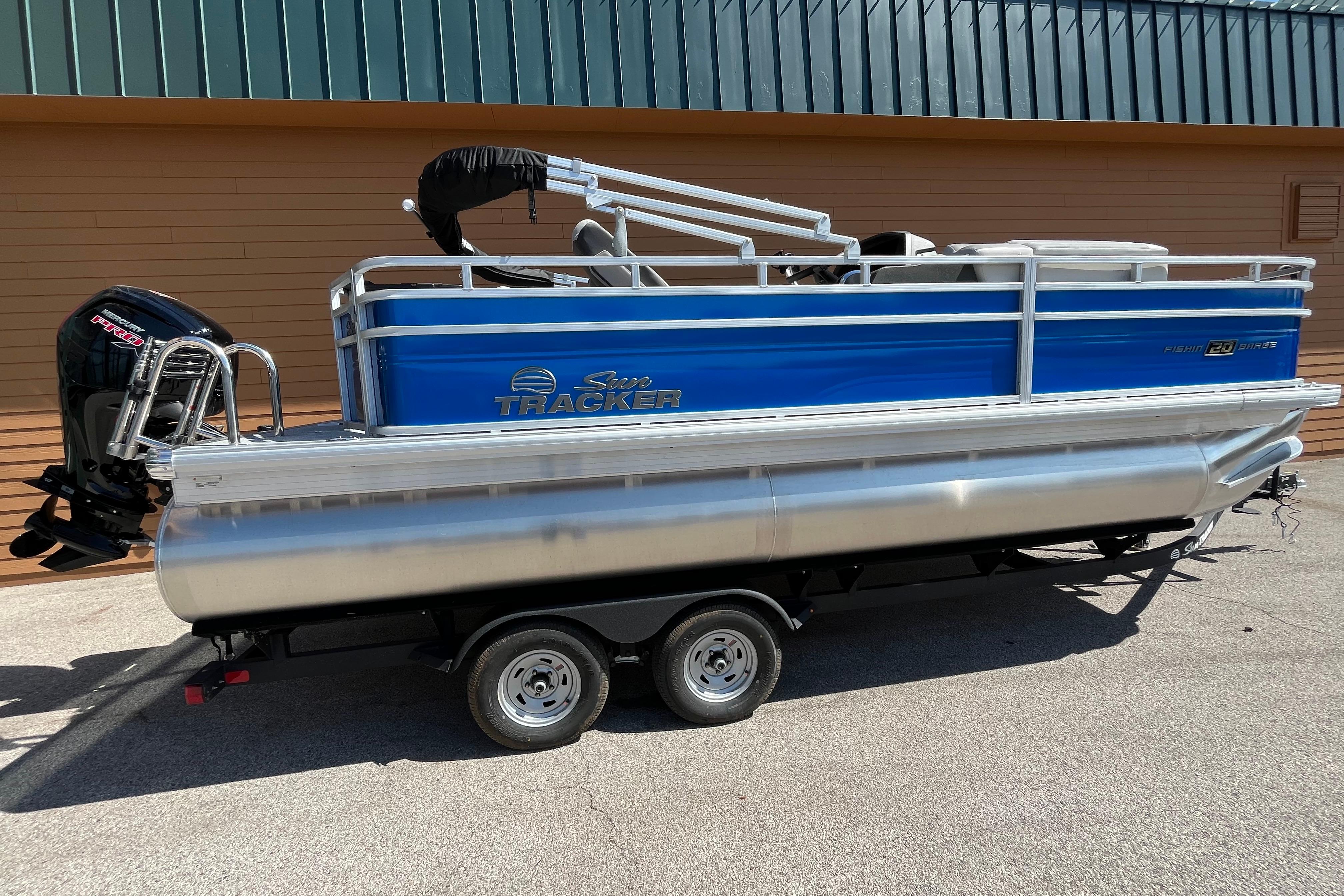 2026 Sun Tracker Fishin' Barge 20 DLX