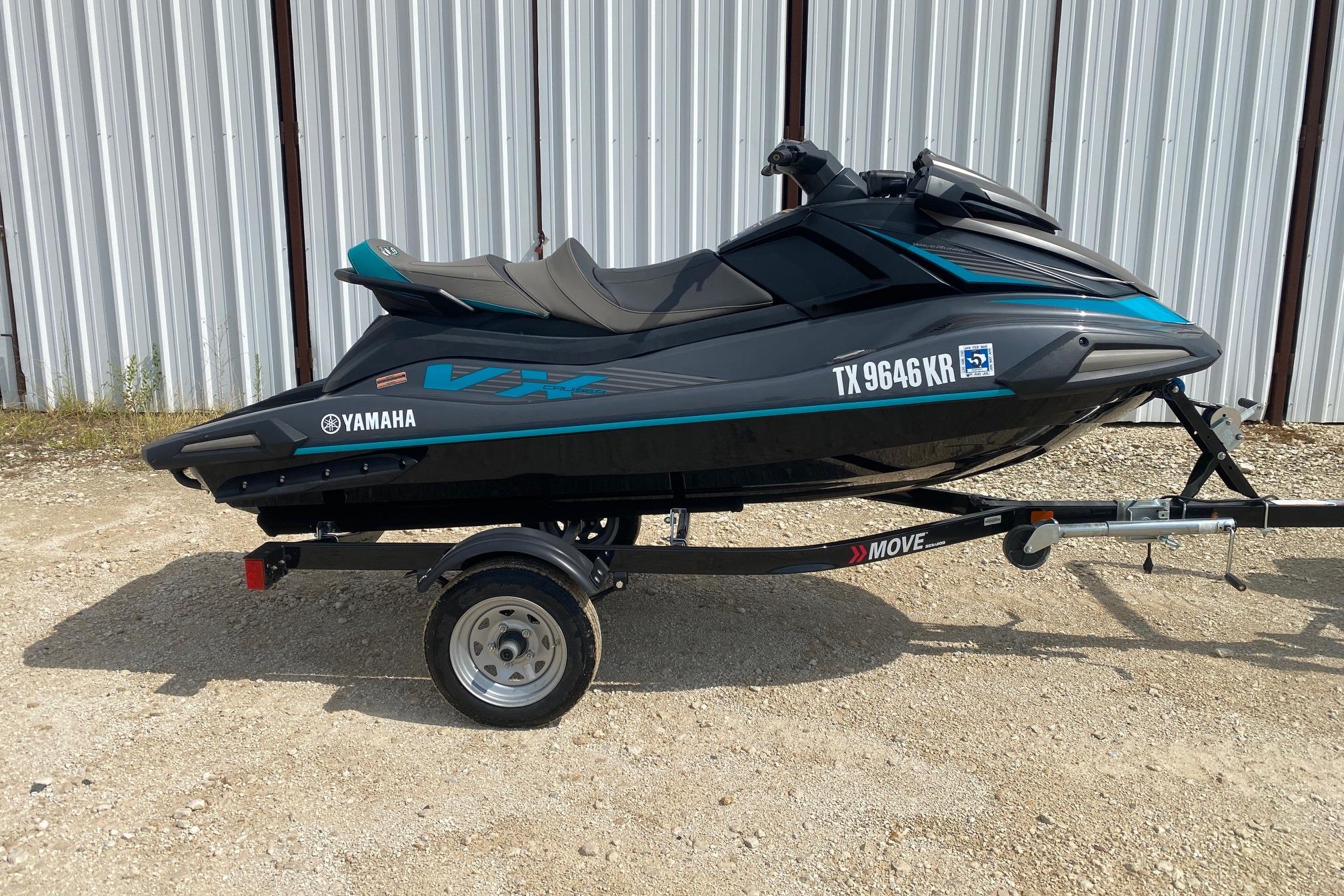 Yamaha WaveRunner VX Cruiser 2023 Yamaha WaveRunner VX Cruiser on trailer, parked outdoors.