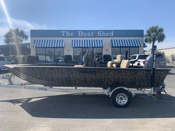 Inboard jon boat - Predator 200 FS - SeaArk Boats - side console /  dual-console / sport-fishing