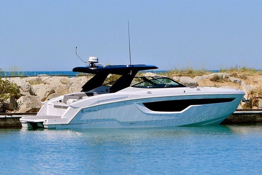 2026 Cruisers Yachts 38 GLS