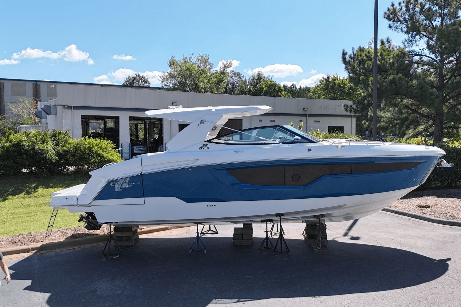 2026 Cruisers Yachts 38 GLS