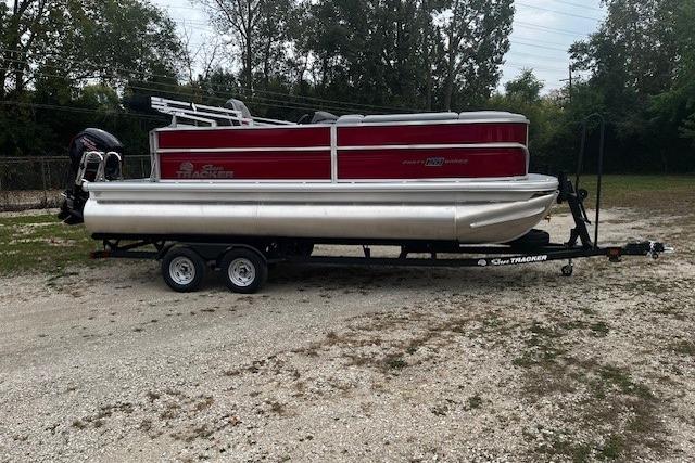 2026 Sun Tracker Party Barge 20 DLX