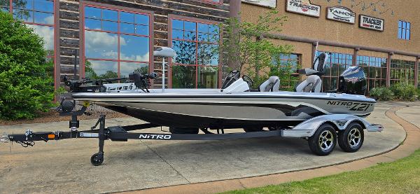 Nitro Z21 XL Pro 2025 Nitro Z21 XL Pro boat on trailer outside dealership.