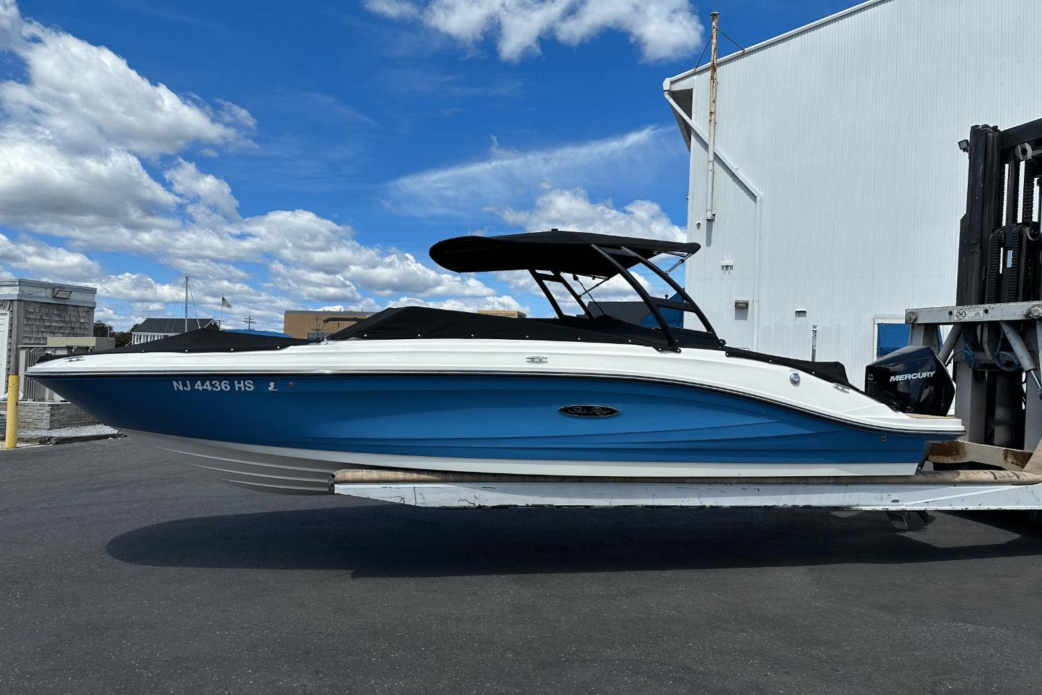 2023 Sea Ray SPX 230 Outboard