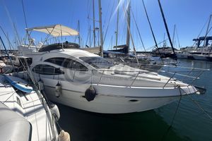 Azimut 42 Fly 2000 Azimut 42 Fly yacht docked in marina, clear blue sky background.