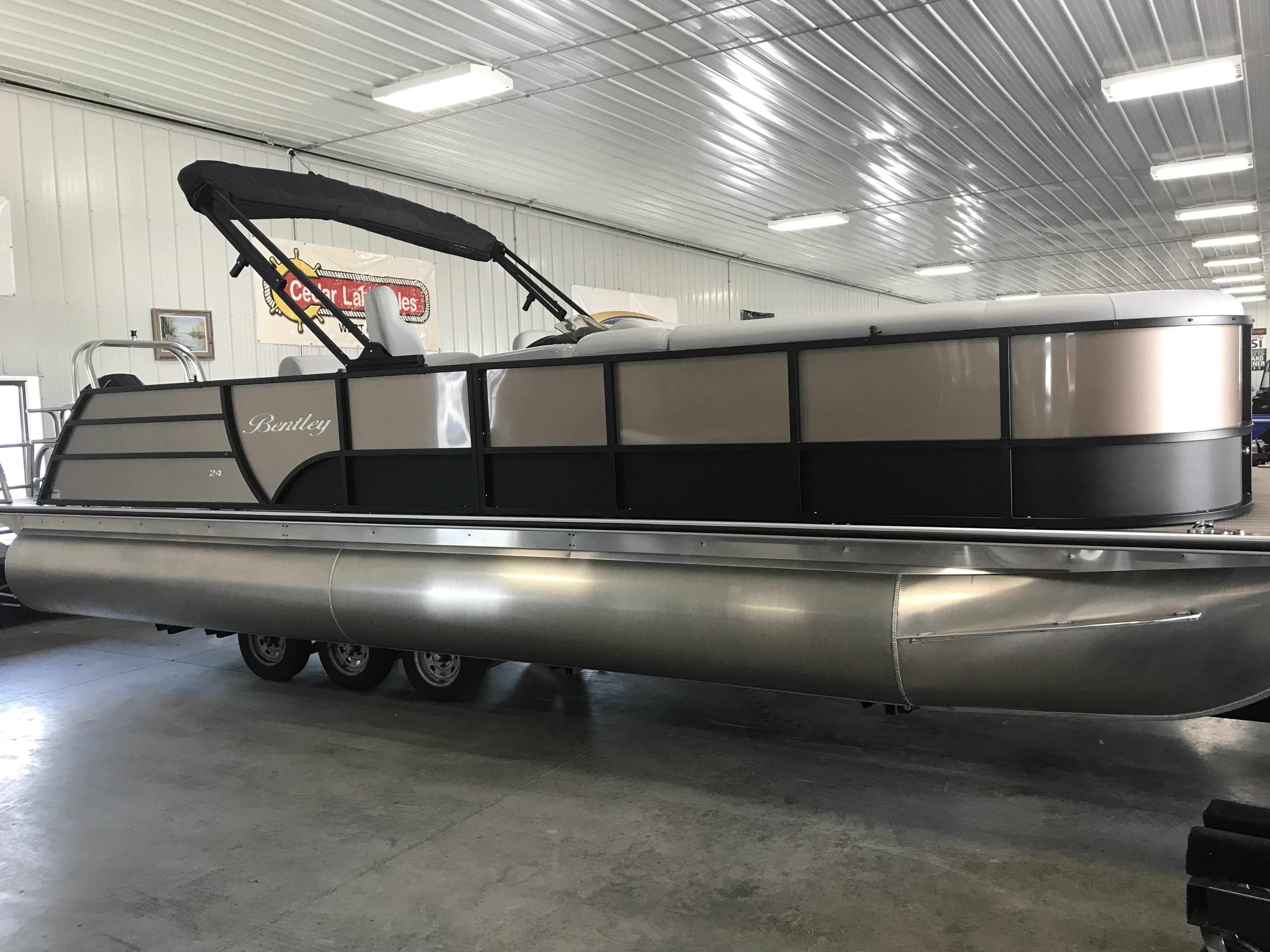 2023 Bentley Pontoons 243 Swingback, West Bend Wisconsin - boats.com