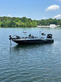 2011 Triton 18 SE