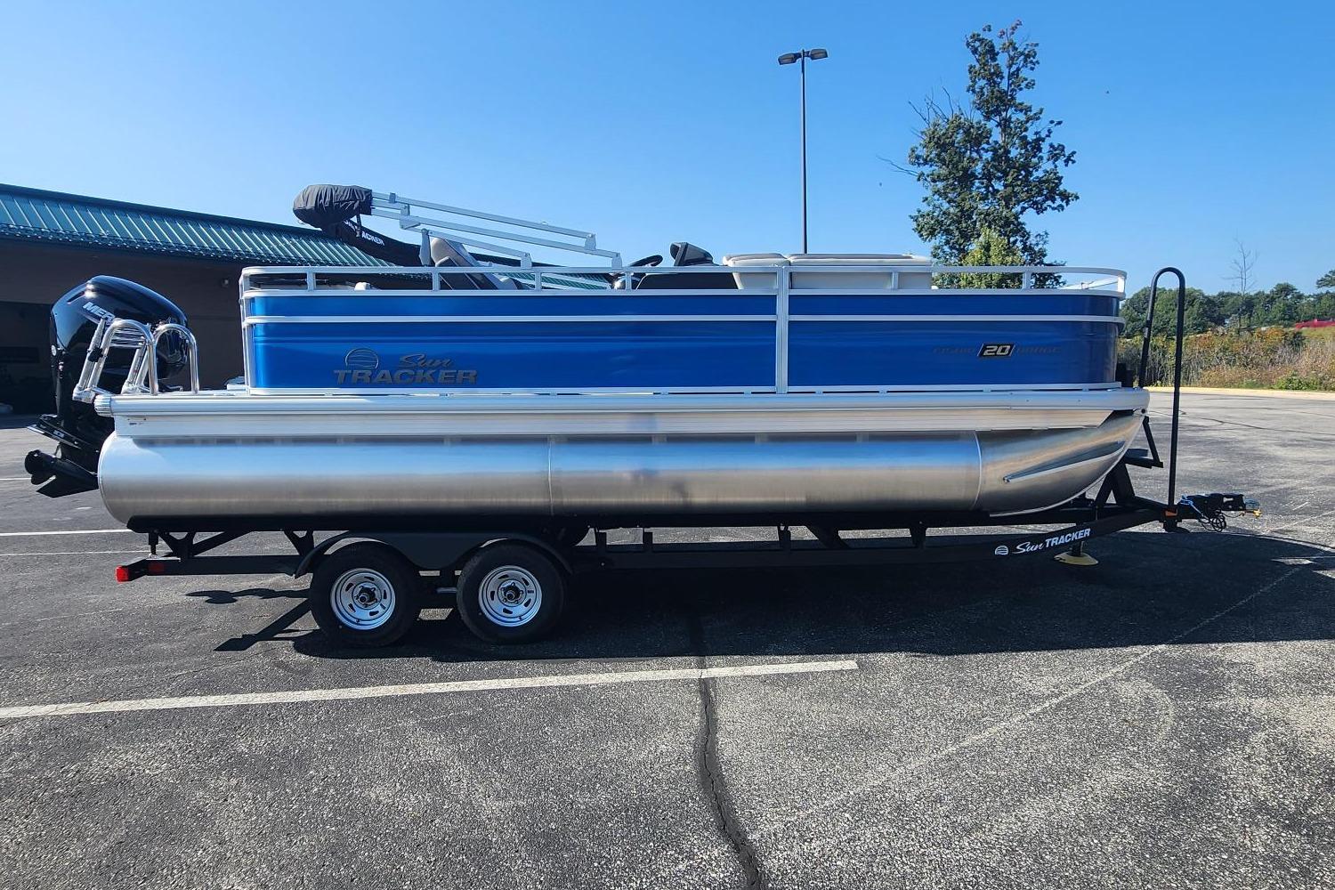 2026 Sun Tracker Fishin' Barge 20 DLX