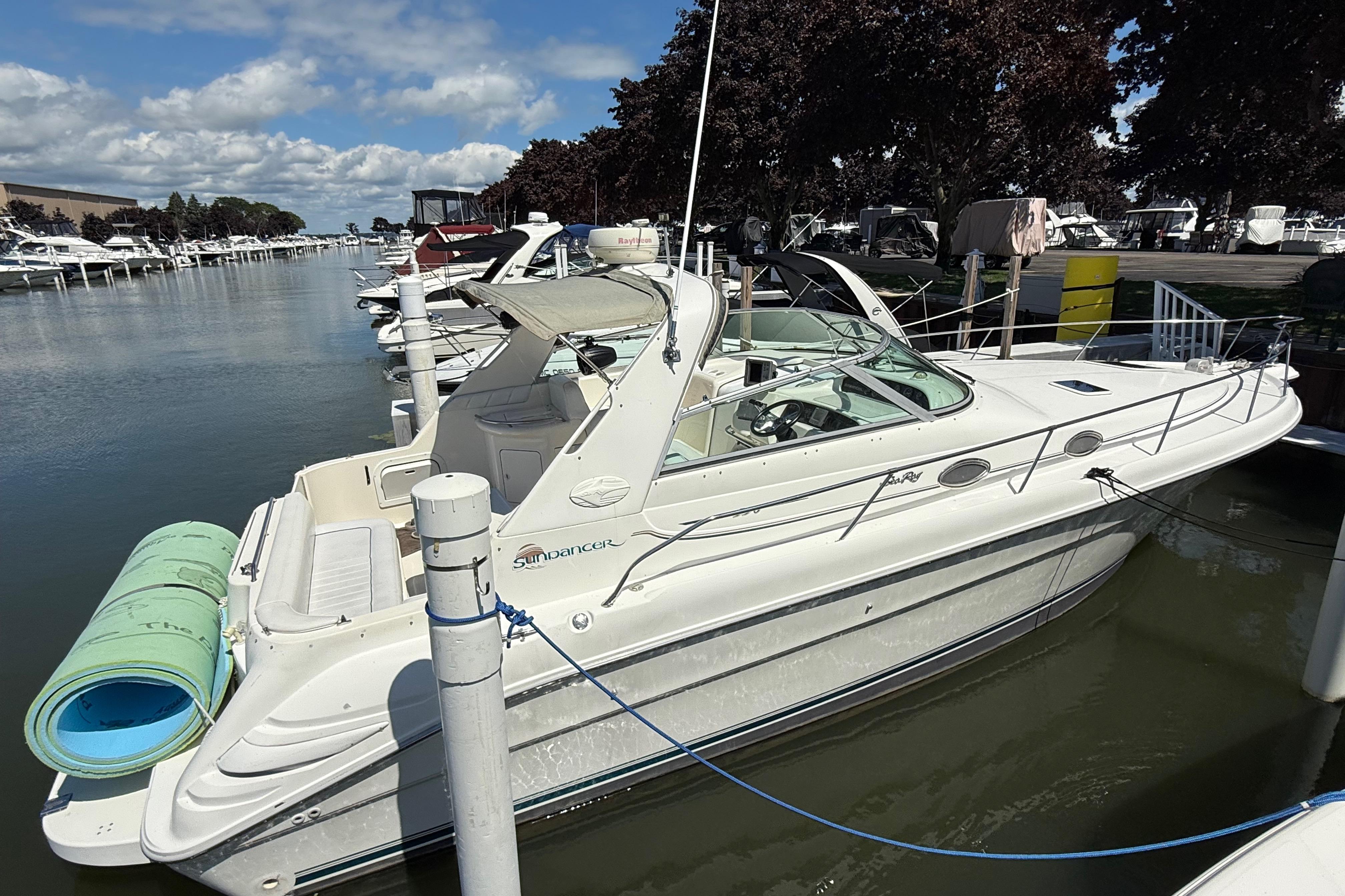 1996 Sea Ray 330 Sundancer