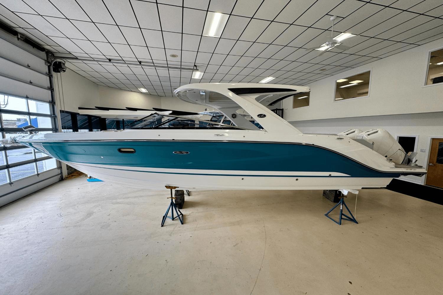 2025 Sea Ray SLX 310 Outboard